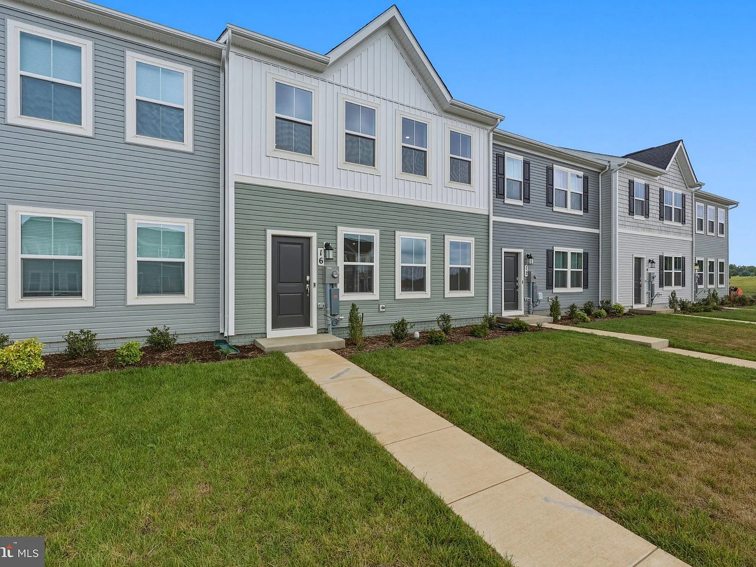 3 bed, 2.5 bath, 1850 sqft, $2,000 — Photo 4
