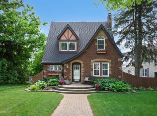 522 N Main St, Naperville, IL 60563