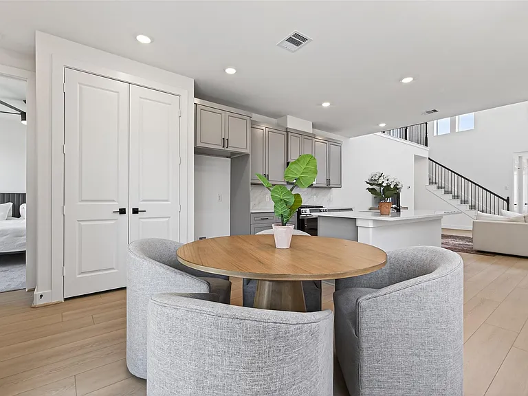 702 Sonfield Dr — Photo 22
