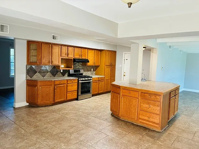 3 bed, 2.5 bath, 2135 sqft, $1,950 — Photo 2