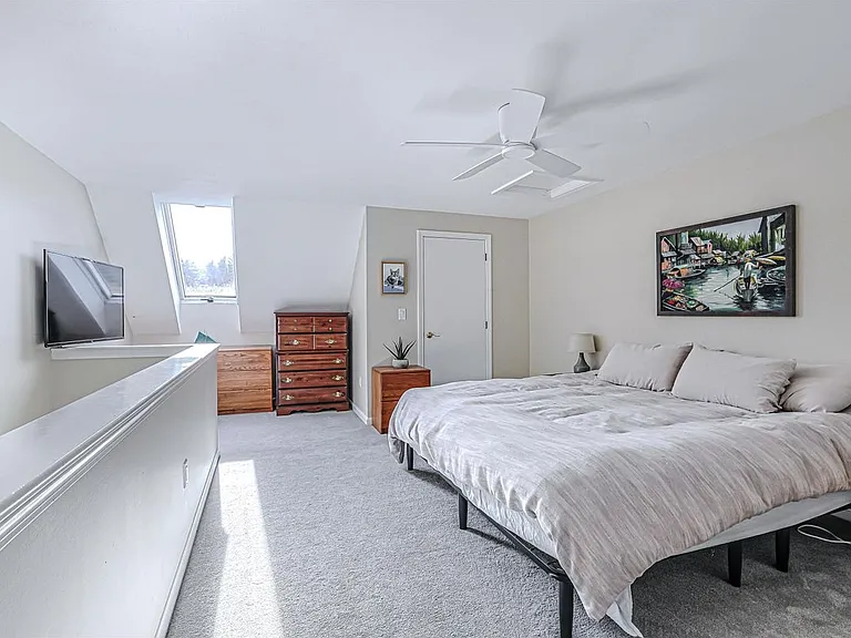 35 Montrose Dr — Photo 12