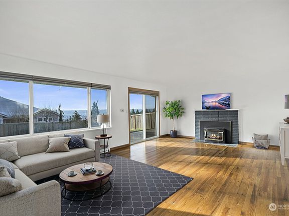 5th image of 10702 43rd St Ct E