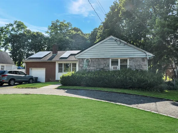 9 Melville rd N, Huntington Station, NY 11746