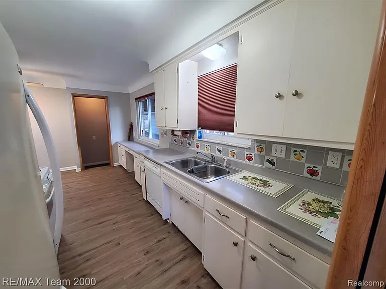 4565 Universal St — Photo 8