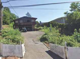 8647 Santiago St, Hollis, NY 11423