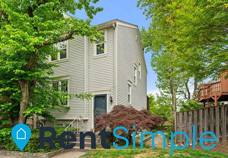 39 Fendall Ave — Photo 1