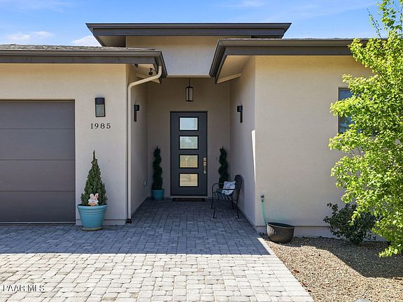 3rd image of 1985 Golf View Ln