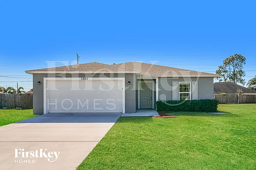 1082 SW Bianca Ave Photo 1