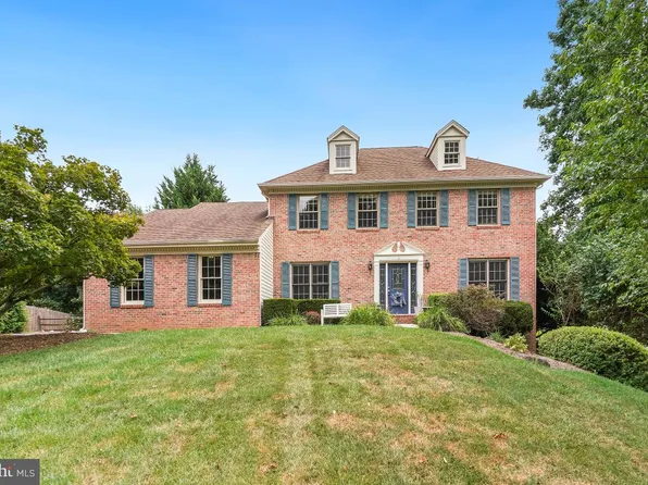 1401 Park Lake Dr, Reston, VA 20190