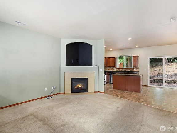 4th image of 1721 203rd Street Ct E