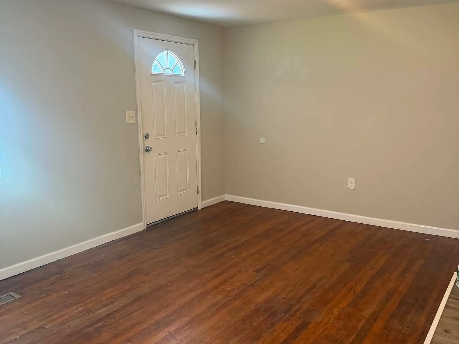 2 bed, 950 sqft, $775 — Photo 3