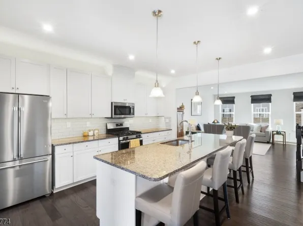 30 Niper Pl, Mount Olive Twp., NJ 07828