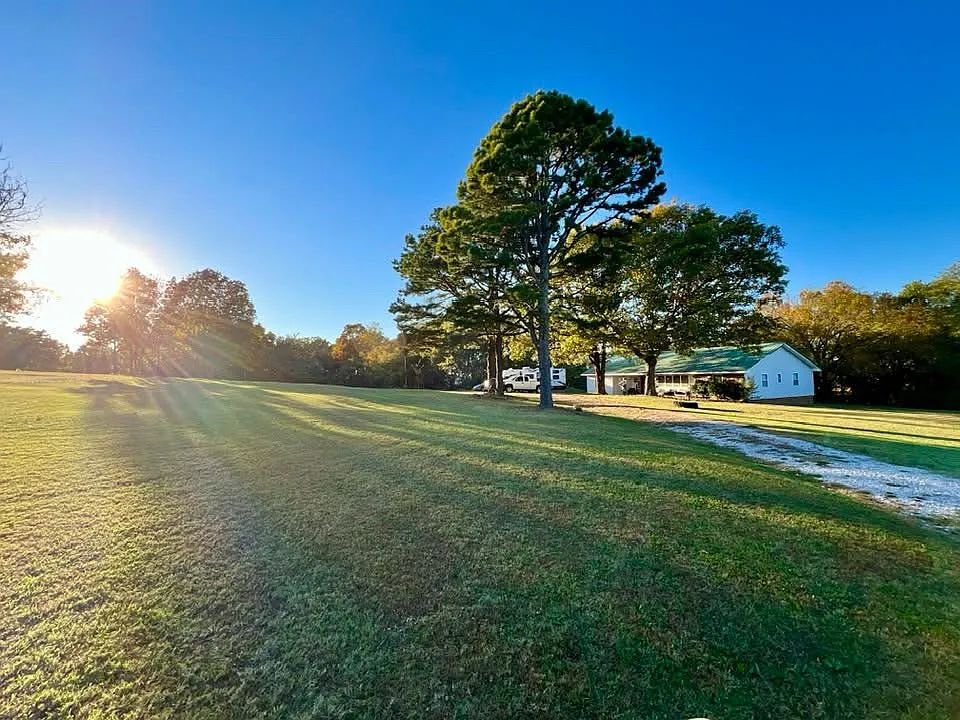 3 bed, 2000 sqft, $1,875 — Photo 2