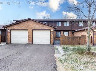 26541 Summerdale Dr, Southfield, MI