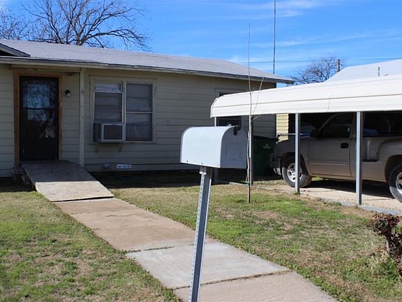 2nd image of 1006 S Nueces St