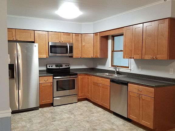 3rd image of 305 Longfellow Dr