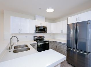 8221 5th Ave NE APT 302, Seattle, WA 98115