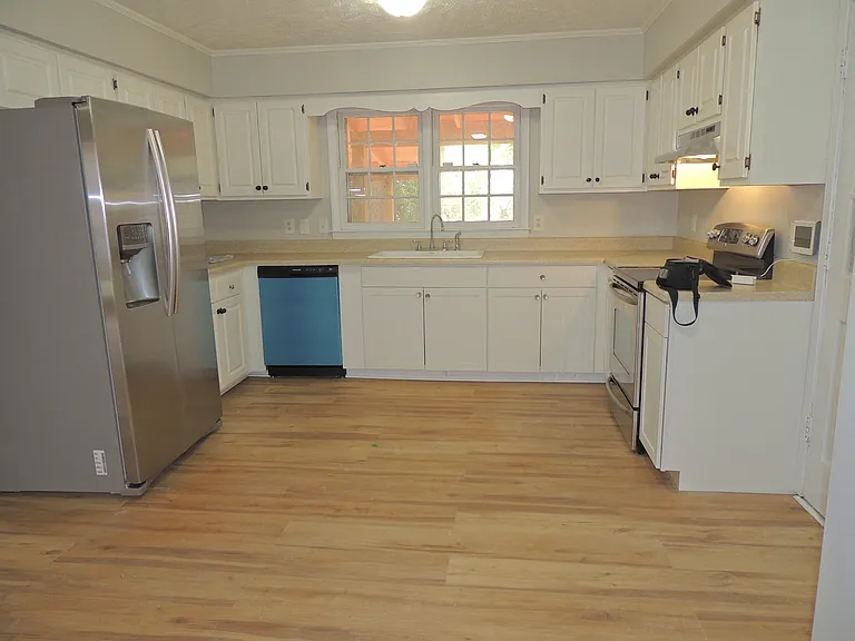 7115 Enfield Dr — Photo 13