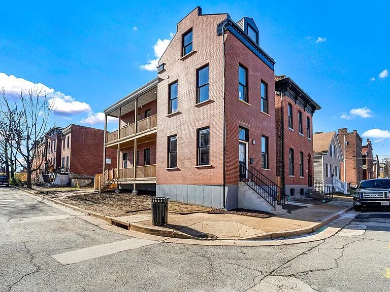 1000 Barton St — Photo 44