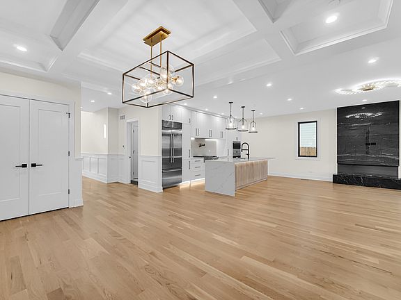 3rd image of 954 Osterman Ave