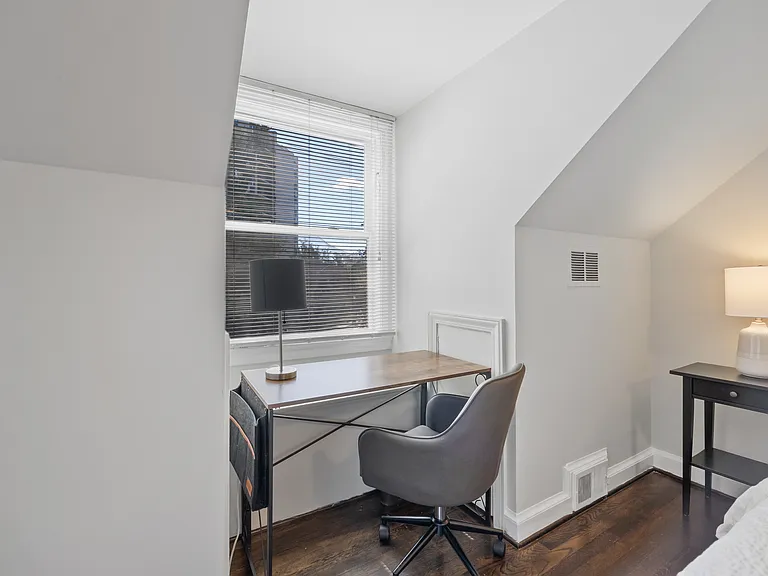 4227 E West Hwy — Photo 25
