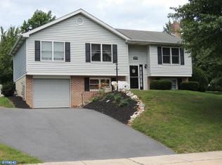 5005 Club Dr, Reading, PA 19606