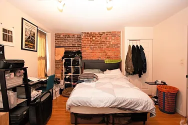 Rented by R New York