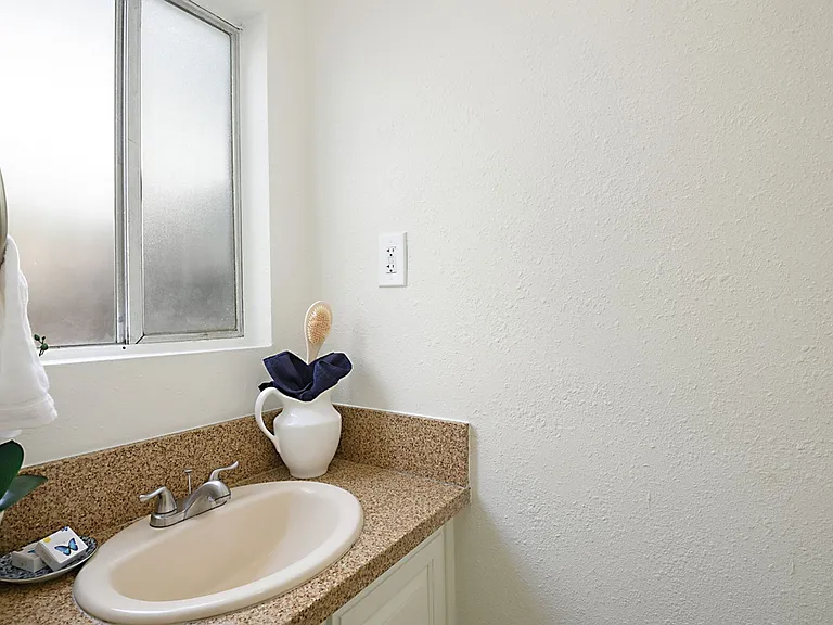 15735-15743 Eucalyptus Ave — Photo 14