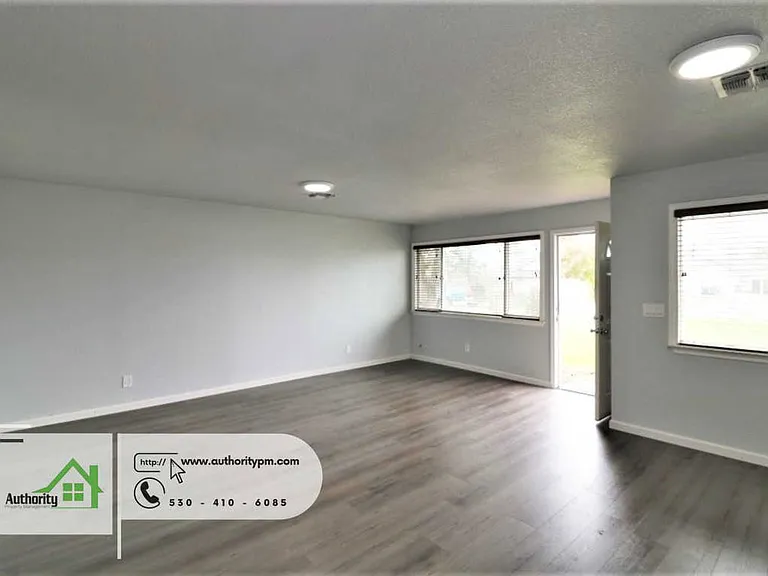 21968 Klamath River Pl #A — Photo 6