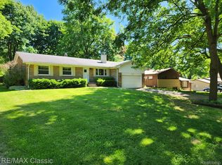 4121 Edmore Rd, Waterford, MI 48329