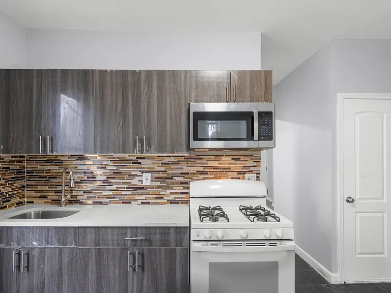 32 Van Cortlandt Park Ave — Photo 17