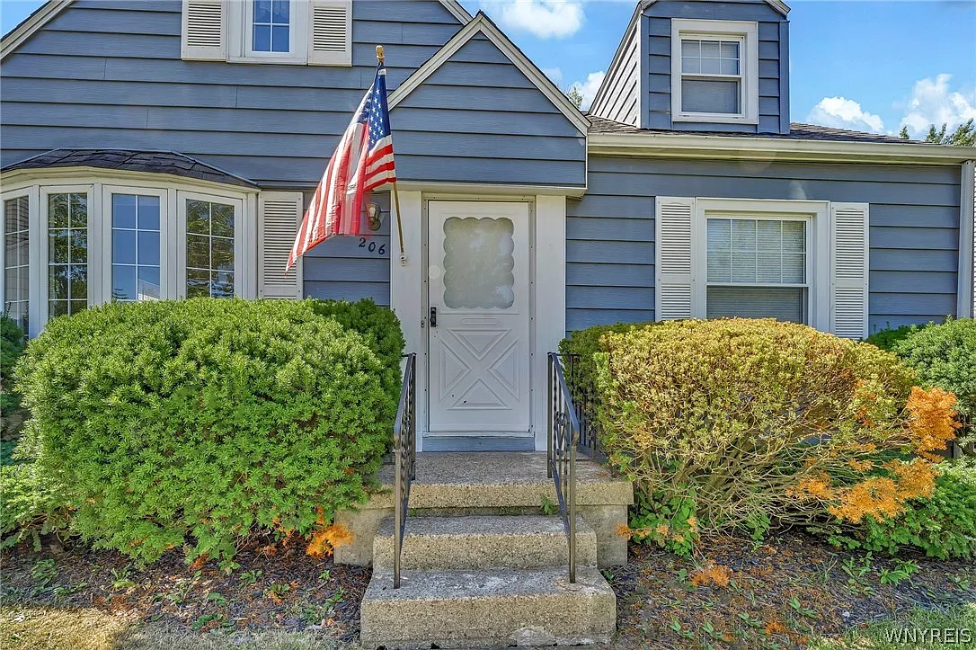 4 bed, 1.5 bath, 1778 sqft, $2,495 — Photo 4