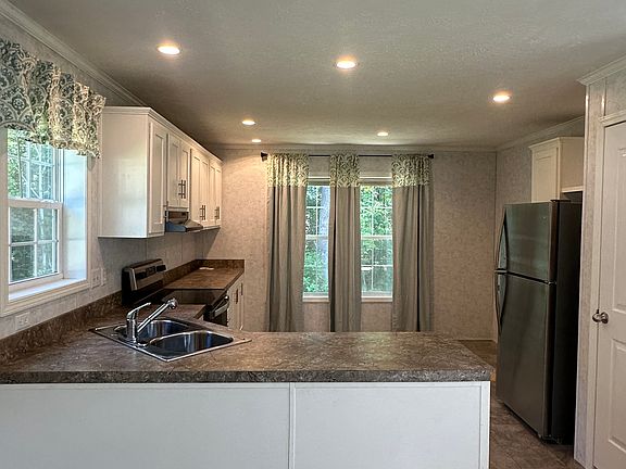 3rd image of 11 Zekes Ln