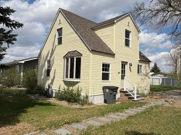 410 1st St NW, Crosby, ND 58730