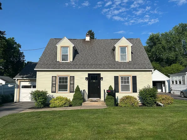 47 Fountain St, Clinton, NY 13323