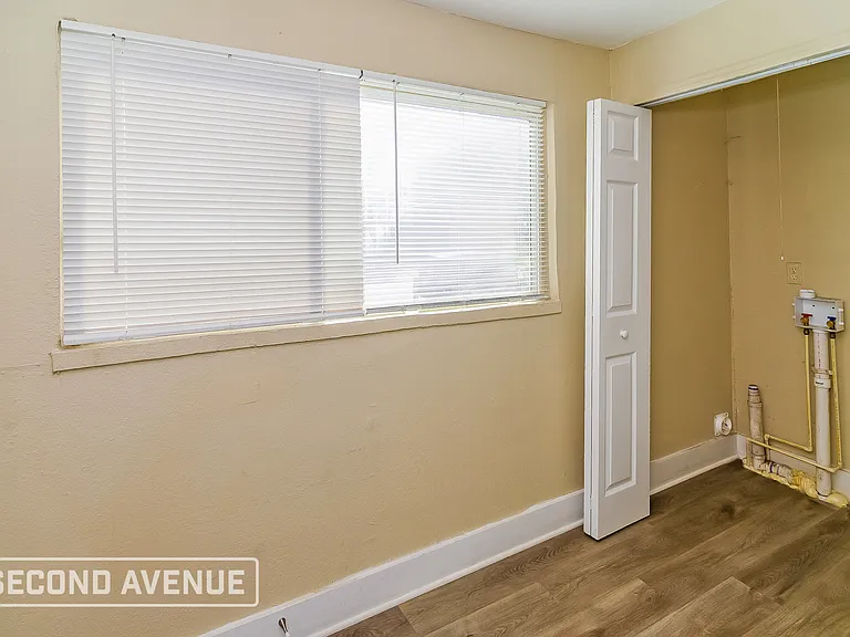 1201 W 27th St — Photo 20