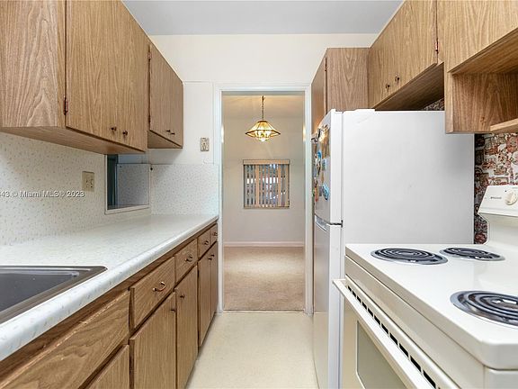 4th image of 1266 NE 181st St