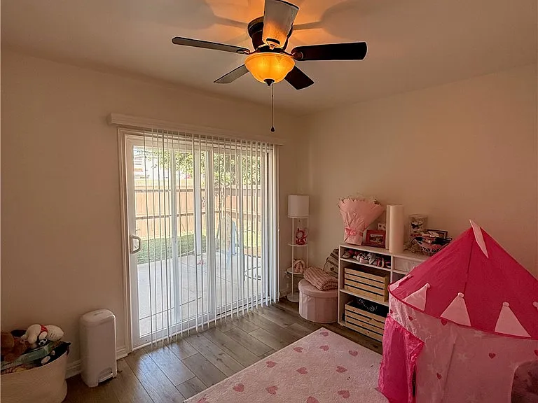 325 La Paloma St — Photo 9