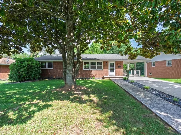 109 Arnold Ave, Radford, VA 24141