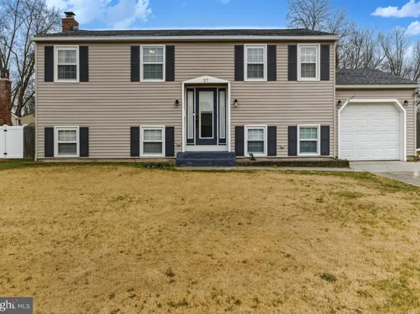 27 Lincoln Dr, Laurel Springs, NJ 08021