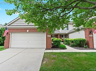 4685 Summer Ridge Dr, Howell, MI 48843