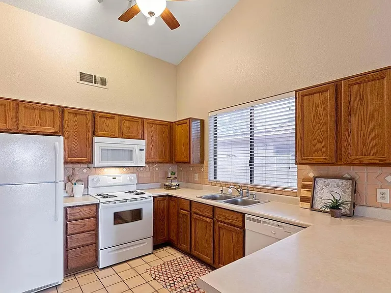 9907 E Del Monte Ave — Photo 5