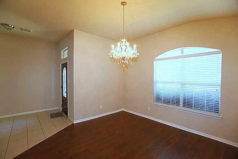3 bed, 2.0 bath, 1896 sqft, $2,050 — Photo 4