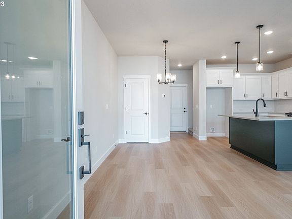 4th image of 8260 SE Leafhopper St #972