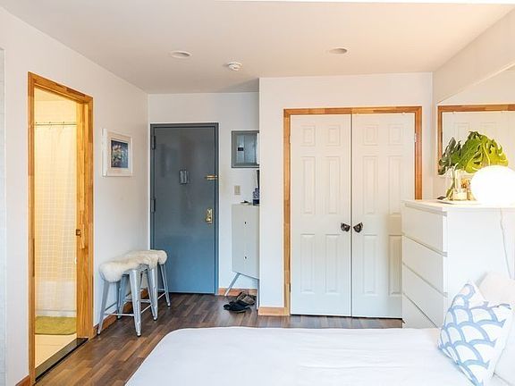 2nd image of 25 Pell St APT 4R