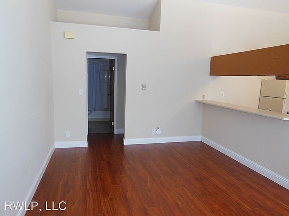 4th image of 400 Laurel St APT 212