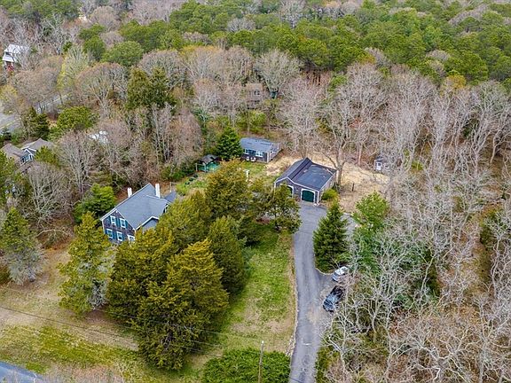5th image of 243 Old County Rd