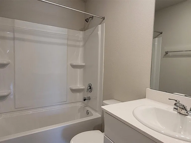 526 Dalloway St — Photo 25