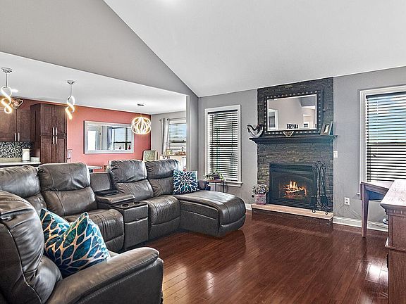 4th image of 14918 Carey St