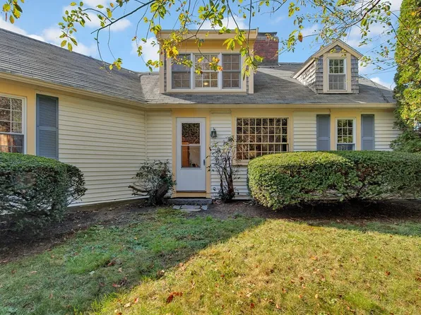 98 South St, Rockport, MA 01966
